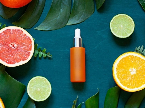 Bạn đã biết cách thoa serum vitamin C đúng cách chưa?