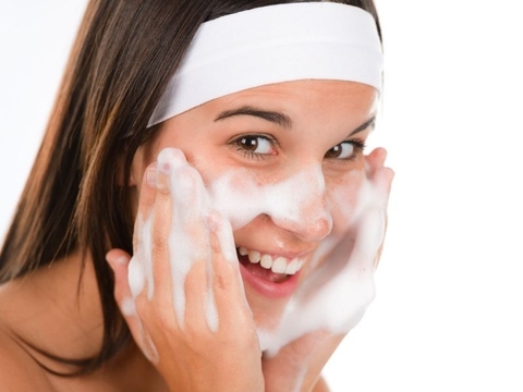 Da mụn chọn sữa rửa mặt như thế nào thì đúng?