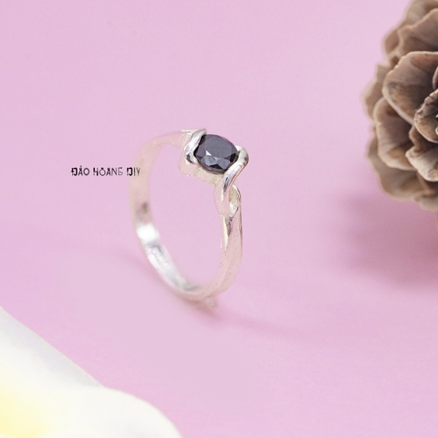 Nhẫn Bạc Trẻ Em Gắn Đá Màu Đen N2409040066