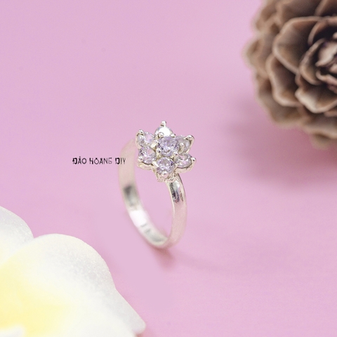 Nhẫn Bạc Trẻ Em Hình Bông Hoa Đính Đá N2409040040