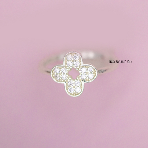Nhẫn Bạc Trẻ Em Hình Bông Hoa Đính Đá N2409040038