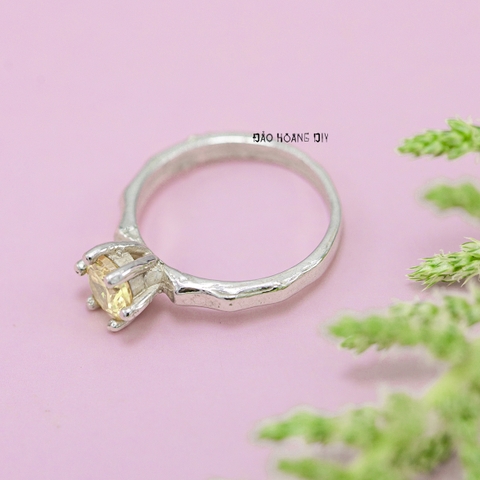 Nhẫn Bạc Trẻ Em Gắn Đá Màu Vàng N2409040065