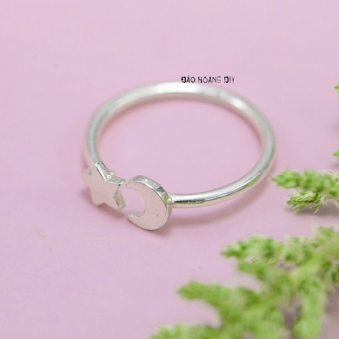 Nhẫn Bạc Trẻ Em Hình Trăng Sao N2409040059
