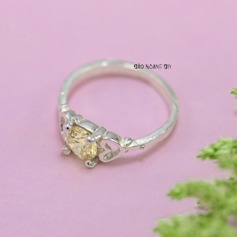 Nhẫn Bạc Trẻ Em Gắn Đá Màu Vàng N2409040064