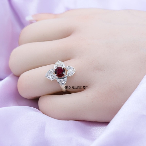 Nhẫn Bạc Nữ Phong Thủy Đá Đỏ N2409040106