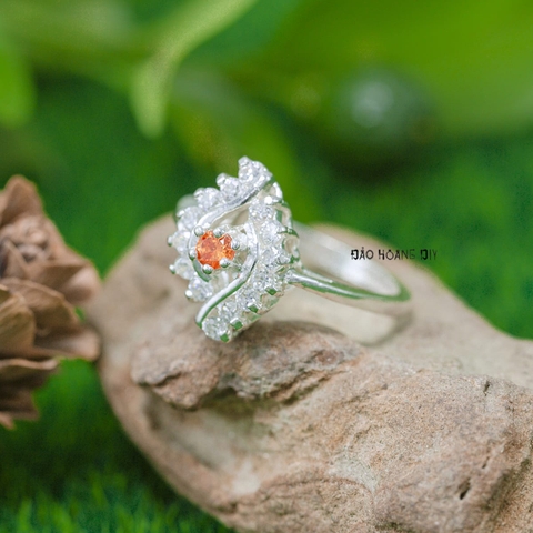 Nhẫn Bạc Nữ Phong Thủy Đá Cam Hình Chiếc Lá  N2409040113