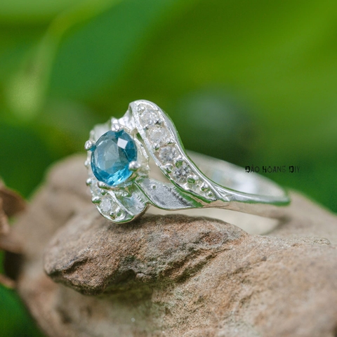 Nhẫn Bạc Nữ Phong Thủy Đá Xanh Dương N2409060001