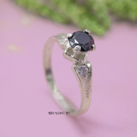 Nhẫn Bạc Nữ Phong Thủy Đá Đen N2409040123