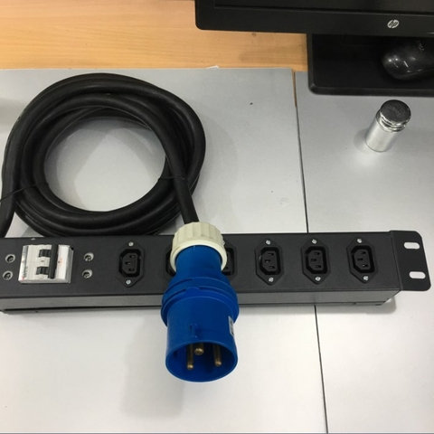 Thanh Nguồn PDU 1U Rack 19 6 Way IEC C13 Outlet Có MCB BHW-T4 C32 MITSUBISHI Công Suất Max 32A 250V to IP44 IEC309-2 Plug Power Cord 3x4.0mm Length 4.5M