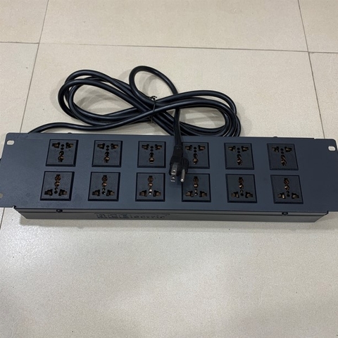 Thanh Nguồn Điện PDU 2U Rack Universal 12 Way UK Outlet Công Suất Max 20A to NEMA 5-15P Plug Power Cord 3x2.08mm² Length 2.5M