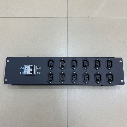 Thanh Nguồn Điện PDU 2U Rack 12 Way IEC C13 Outlet Có MCB Công Suất Max 20A