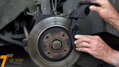 4 Cách nhận biết má phanh ô tô bị mòn 4 Cách nhận biết má phanh ô tô bị mòn