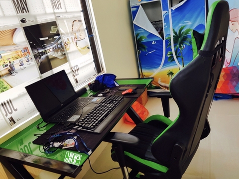 Ghế gaming cao cấp với lớp vỏ bọc bằng da thật