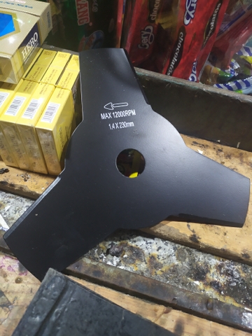 Lưỡi cắt bụi rậm Total TGTBCB91 230mm chính hãng