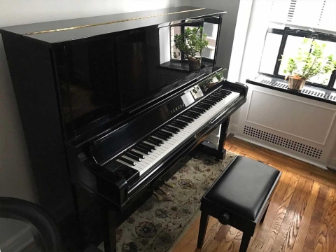Piano cơ Yamaha UX1