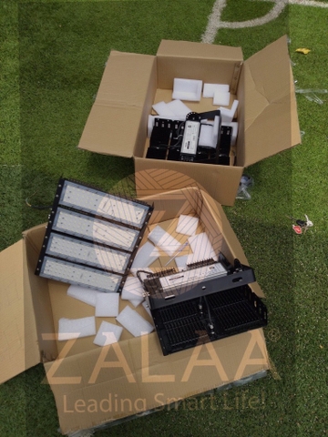 Đèn pha chiếu sáng sân bóng đá mini 200w ZF200-ZMD Philips