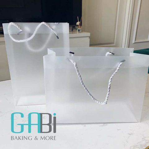 Túi đựng hộp bánh mica trong có quai xách