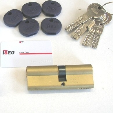 Ruột khóa ISEO R7 hai đầu chìa màu vàng đồng