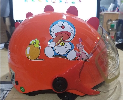 Mũ nón bảo hiểm trẻ em đi xe máy sừng khủng long Doraemon đỏ Asia Helmets MT103KS