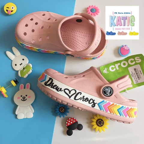 Dép cá sấu Crocs trẻ em DREW màu hồng nhạt