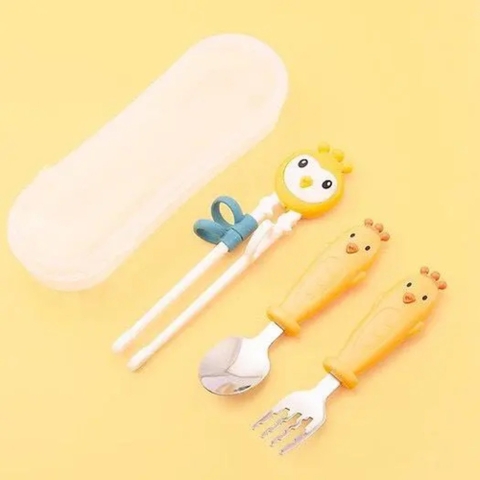 Set đũa, thìa muỗng, nĩa tập ăn dặm 3 món cho bé hình gà con (có hộp nhựa) màu vàng - HK2133
