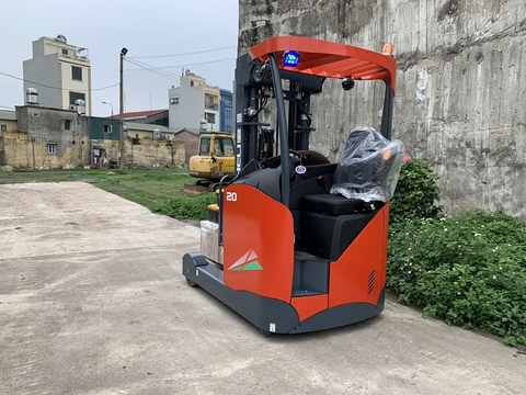 Xe nâng Reach truck - Ngồi lái