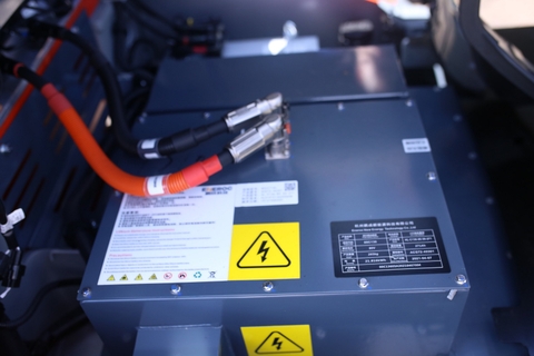 Ắc quy Lithium lắp trên Xe nâng điện 2 tấn Heli