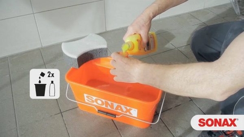 SONAX Nước rửa xe và wax bóng sơn kết hợp (Shampoo Wash & wax 313341)