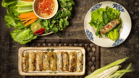 Chả giò với bánh tráng gạo Mikiri - Giòn, ngon