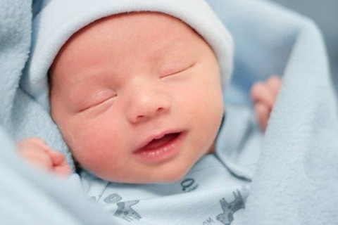 Tuần đầu tiên sau khi chào đời: Làm quen với trẻ Tuần đầu tiên sau khi chào đời: Làm quen với trẻ