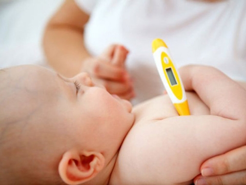 5 cách hạ sốt cho trẻ sơ sinh tại nhà 5 cách hạ sốt cho trẻ sơ sinh tại nhà