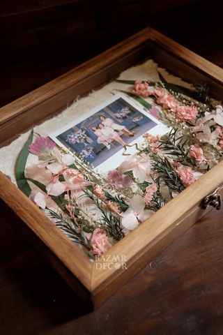 Hộp hoa khô gỗ thông nắp mở kiếng 23x30cm | Quà tặng sinh nhật kỷ niệm tone hồng trắng kem