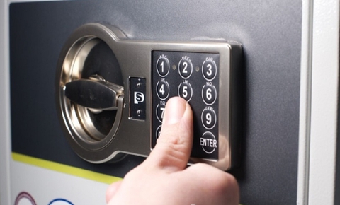 Hướng Dẫn Chi Tiết Cách Mở Két Sắt The One