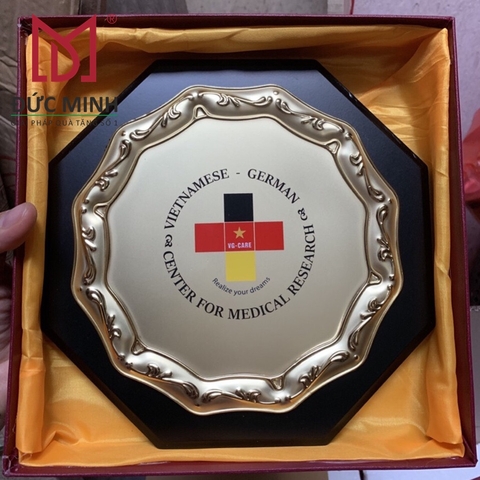 Bảng vàng vinh danh quà tặng biểu trưng cao quý