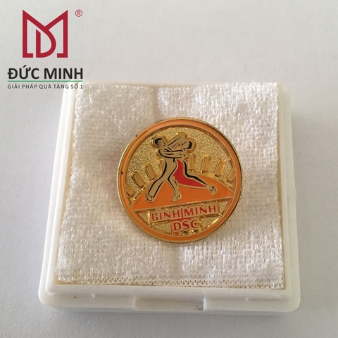 Làm Huy Hiệu Cài Áo Bằng Công Nghệ Đồng Ăn Mòn Tiên Tiến
