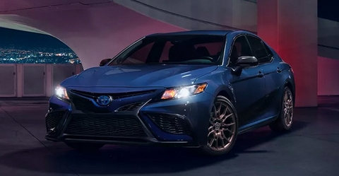 Đánh giá xe Toyota Camry 2023: Nội ngoại thất; Vận hành; Tiện nghi; An Toàn; So sánh cùng phân khúc