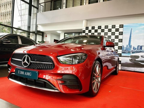 Giá xe Mercedes E300 AMG 2022