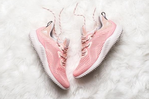 Quên adidas NMD Raw Pink đắt đỏ đi, đôi sneaker màu hường này cũng yêu không kém mà giá rất phải chăng