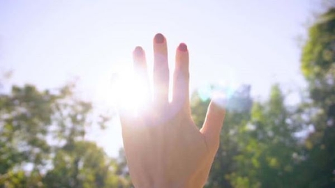 Mắt đau nhức khi nhìn ánh sáng có nguy hiểm không?