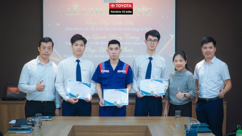 LỄ KHEN THƯỞNG CÁN BỘ NHÂN VIÊN XUẤT SẮC NHẤT THÁNG 04 TẠI TOYOTA TỪ SƠN