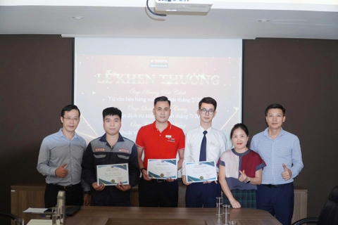 LỄ KHEN THƯỞNG CÁN BỘ NHÂN VIÊN XUẤT SẮC NHẤT THÁNG 7/2025 TẠI TOYOTA TỪ SƠN