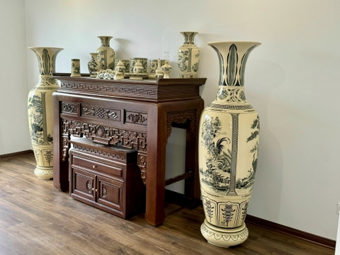Bàn giao bộ đồ thờ truyền thống và lục bình gốm Chu Đậu tại Vinhomes