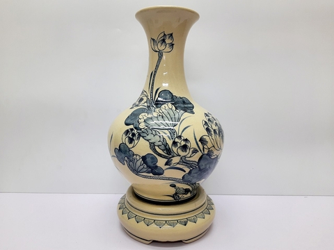 RINH TÀI ĐÓN LỘC VỚI BÌNH HOA GỐM CHU ĐẬU