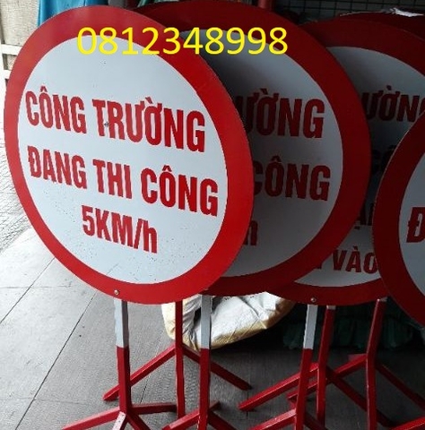 biển báo công trường đang thi công