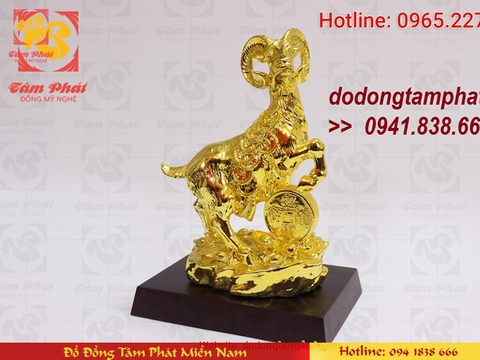 Linh vật hình con dê bằng đồng mạ vàng cao 20cm