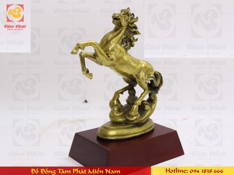 Ngựa đồng phong thủy bằng đồng vàng cao 25cm