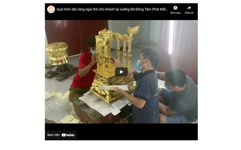 Quá trình dát vàng ngai thờ cho khách tại xưởng Đồ Đồng Tâm Phát Miền Nam