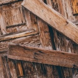 Nên dùng sàn gỗ tự nhiên hay sàn gỗ công nghiệp