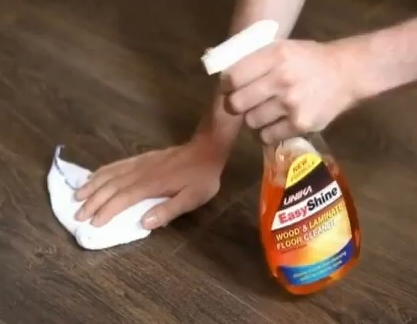 Cách lau sạch sàn gỗ đơn giản, dễ dàng