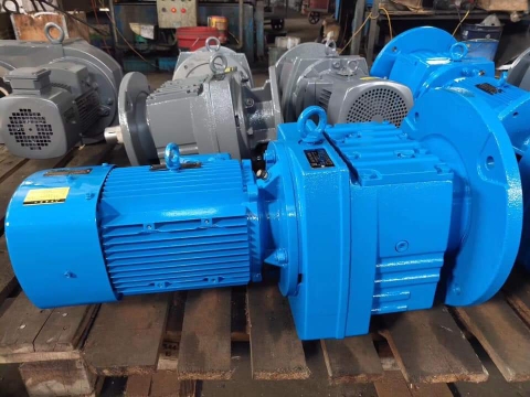 Motor giảm tốc mặt bích 75kw, 90kw